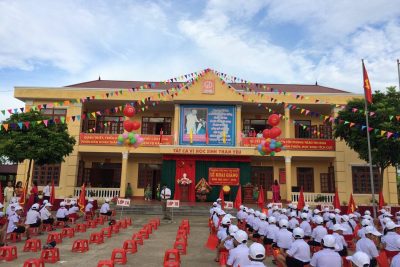 Thầy và trò trường Tiểu học Yên Bình tưng bừng chào đón năm học mới