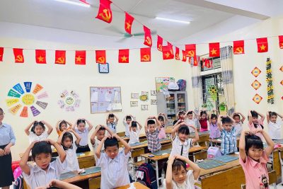 Học sinh trường Tiểu học & THCS Yên Bình náo nức tựu trường