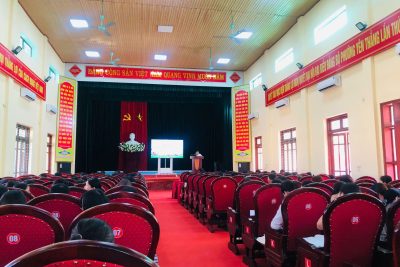 Trường Tiểu học – Trung học cơ sở Yên Bìn tham gia lớp bồi dưỡng lý luận chính trị hè năm 2025 cho đội ngũ cán bộ quản lý, giáo viên ngành giáo dục do Đảng uỷ phường Yên Thắng tổ chức